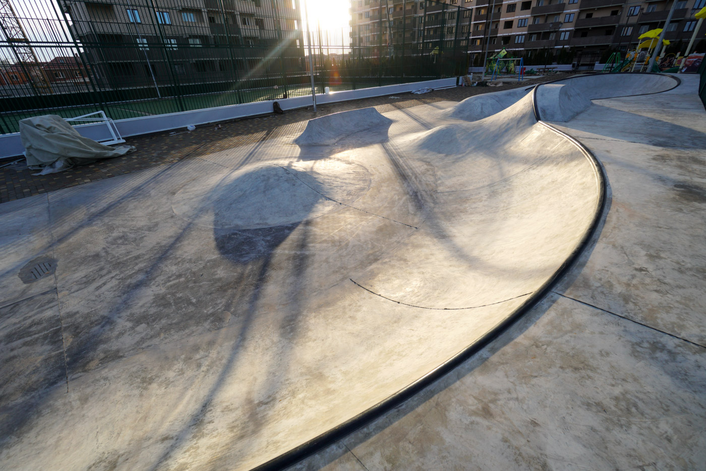 Грань бетонного скейт-парка