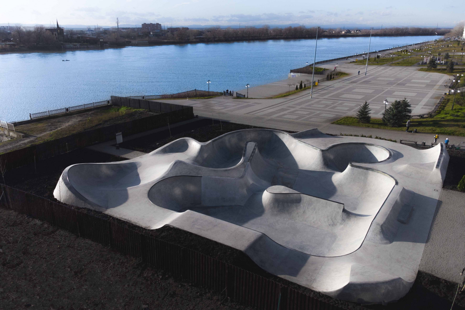 Каскадный скейт-парк из бетона